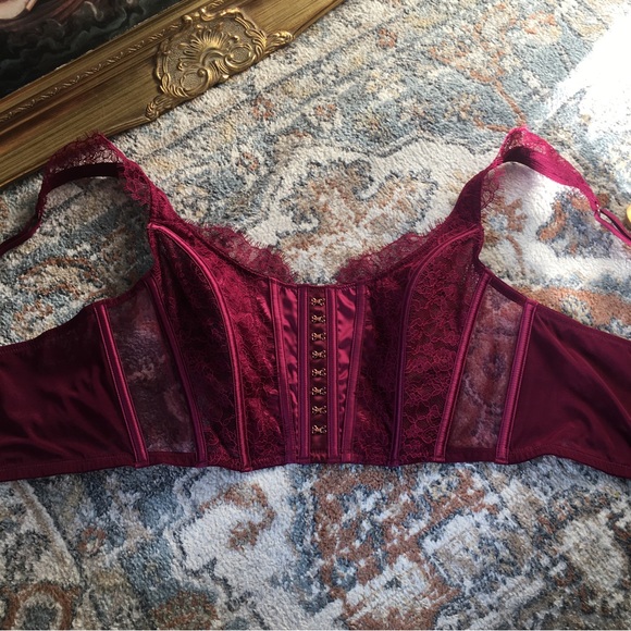 NWT Victoria’s Secret unlined eyelash lace hook & eye berry satin bustier corset - Picture 9 of 11
